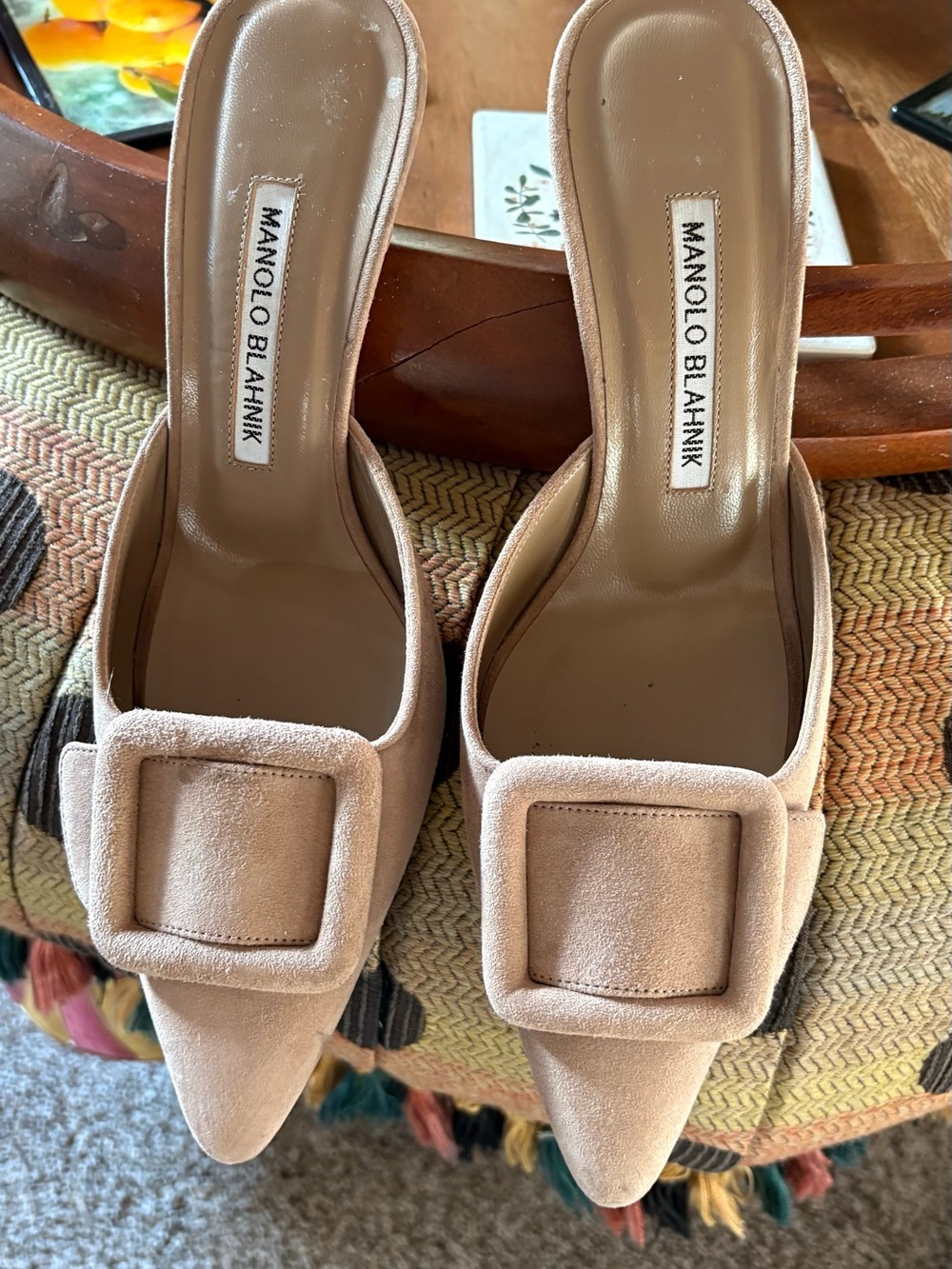 Luxury Brand Manolo Blahnik Classic Maysale Beige Suede Pointed Mule with Buckle